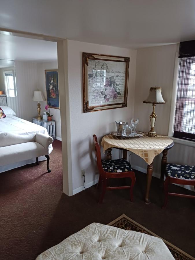 The Guest House At The Regina House Tea Room Moosic Buitenkant foto