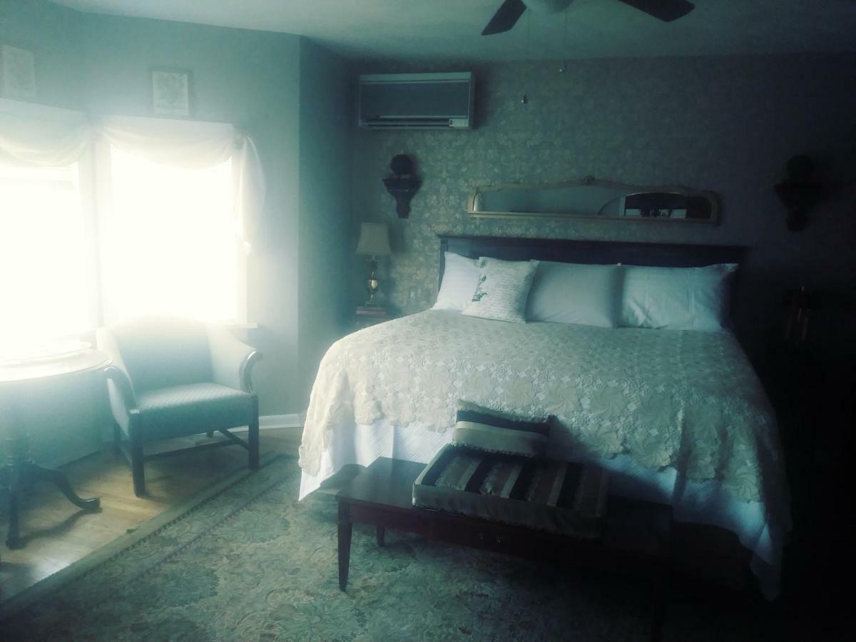 The Guest House At The Regina House Tea Room Moosic Buitenkant foto
